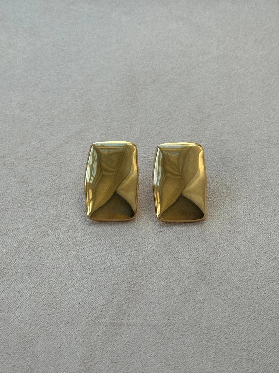 Manon Studs