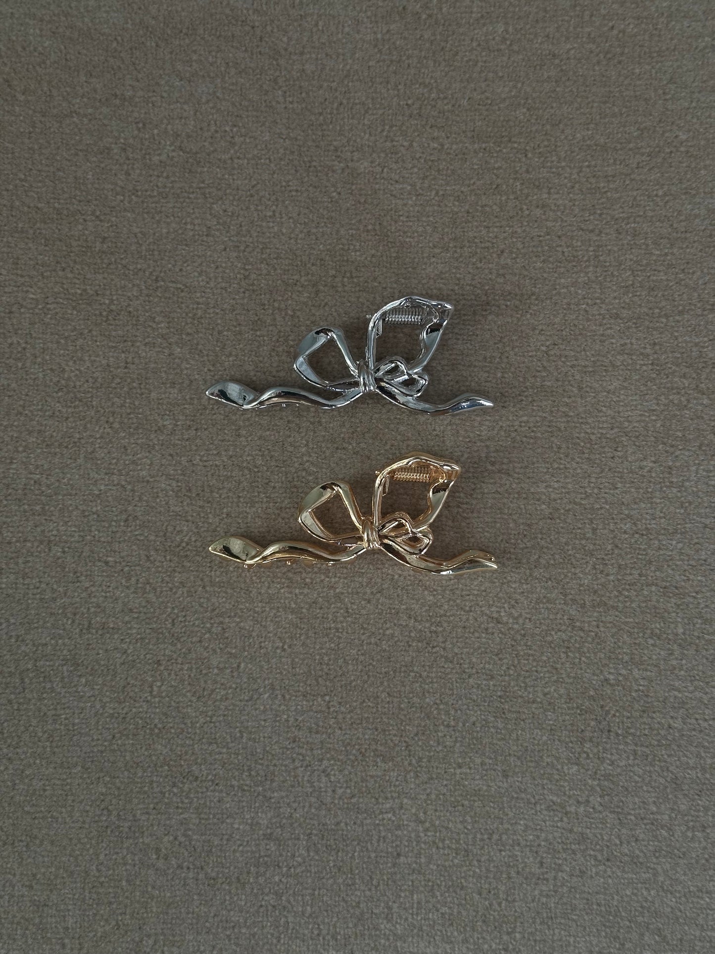 Petit Metallic Bow Klemme