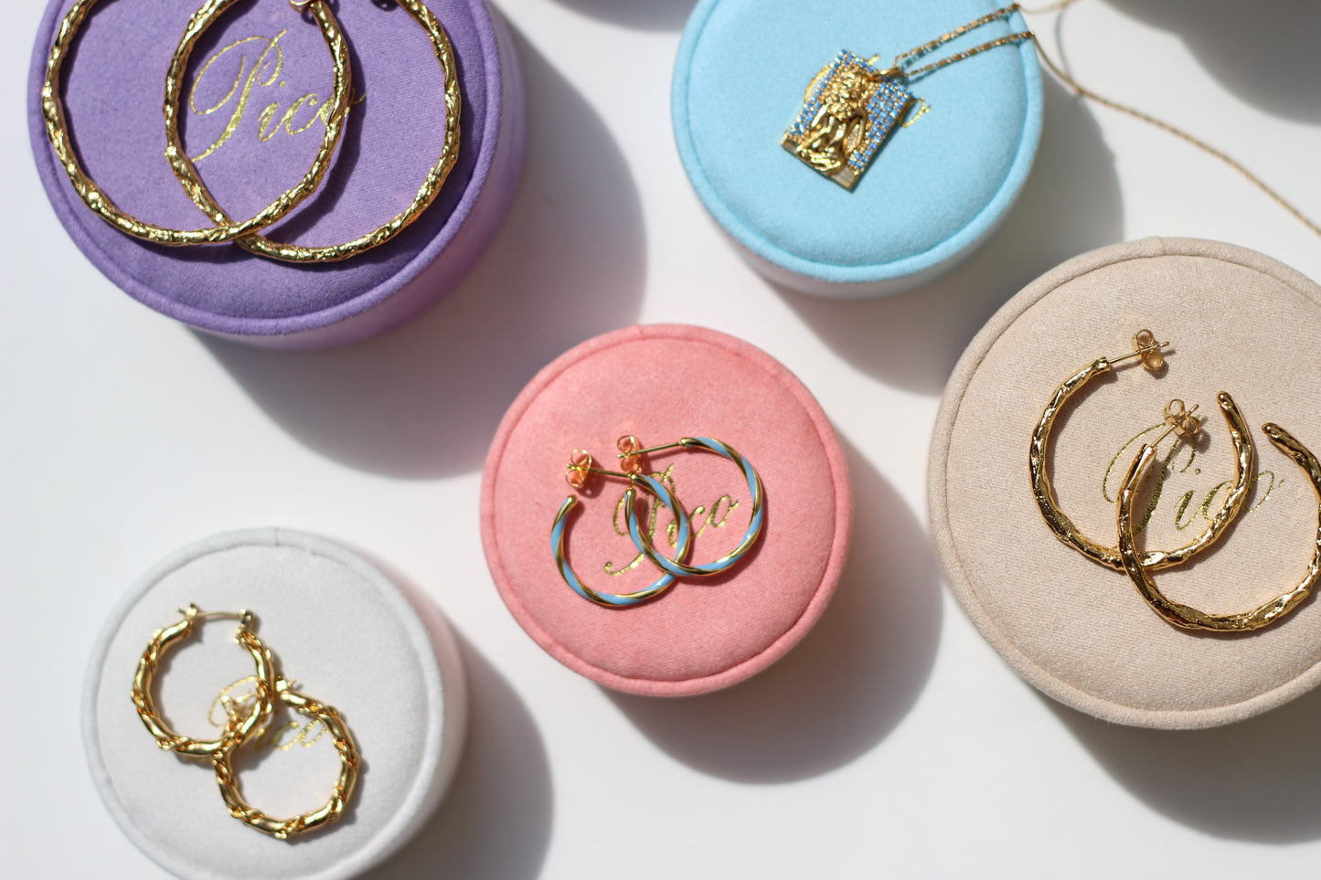 Frigg Medium Ørestikker