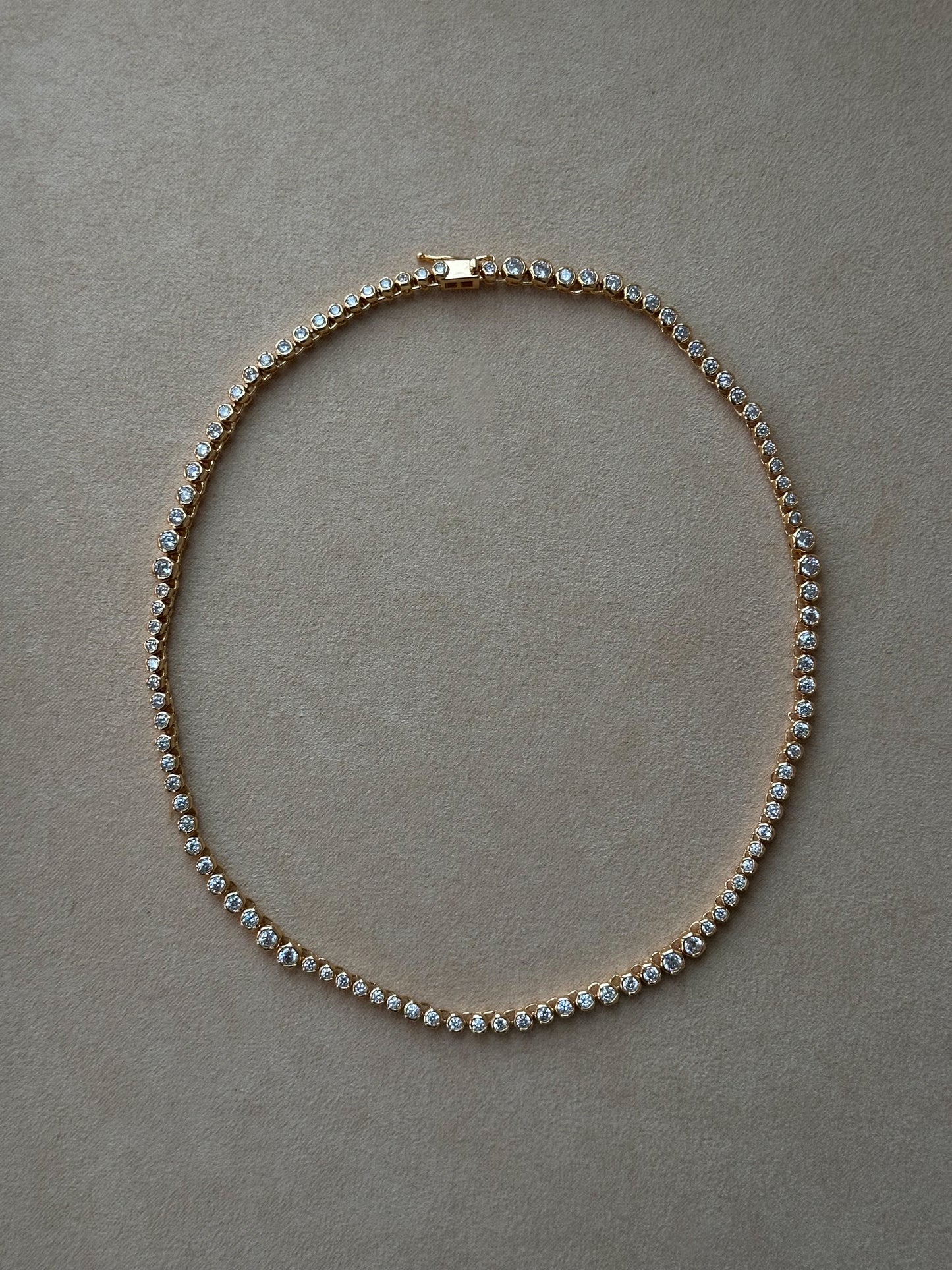 Elva krystalhalskæde