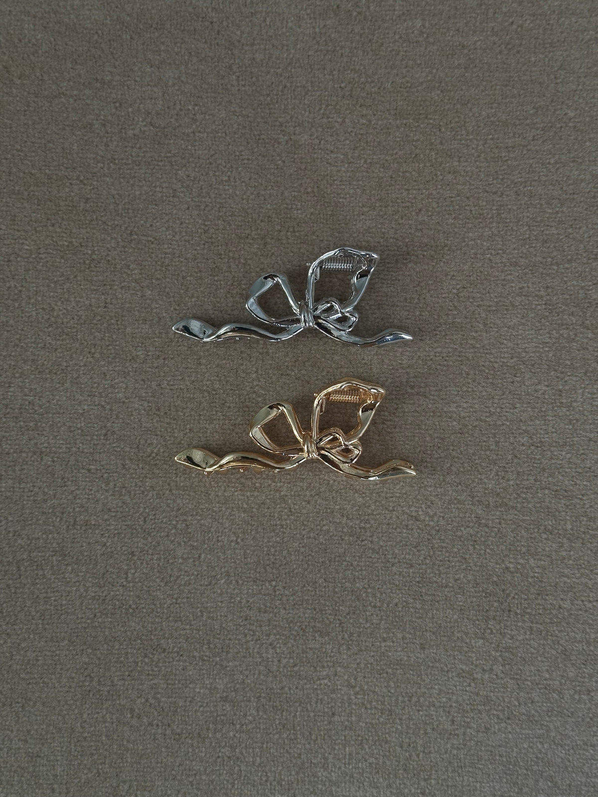 Petite Metallic Bow Claw