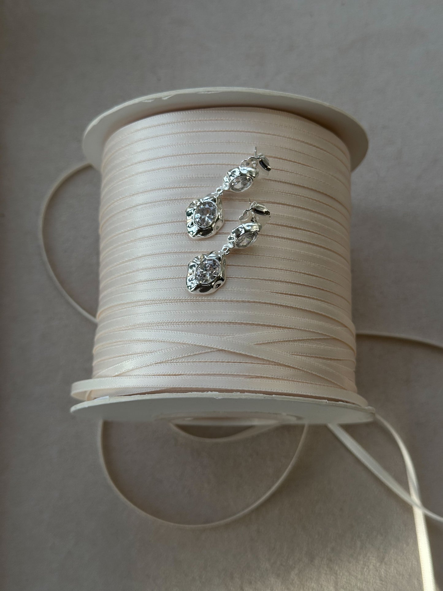 Holly Crystal ørestikker